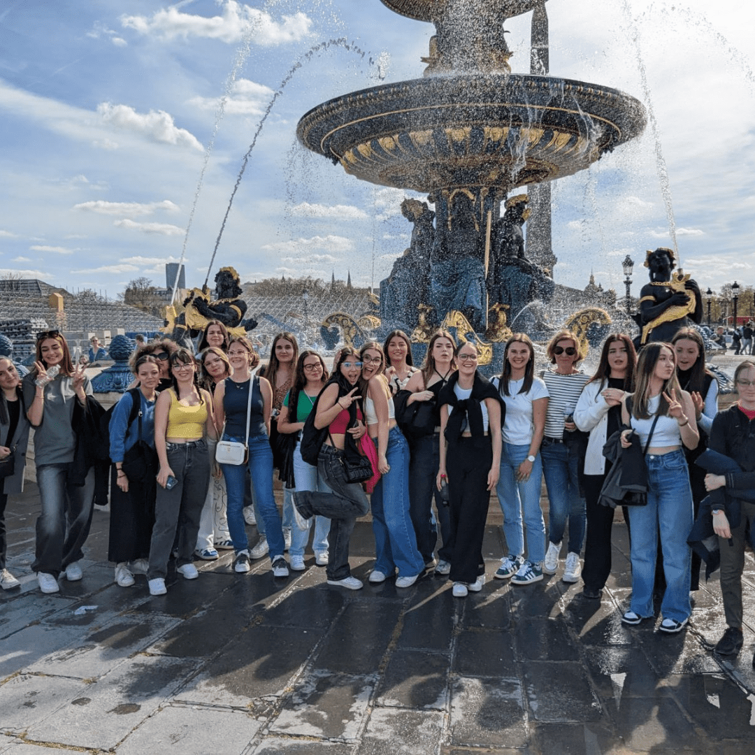 Étudiants en sortie pédagogique à Paris, COFAP IFOM